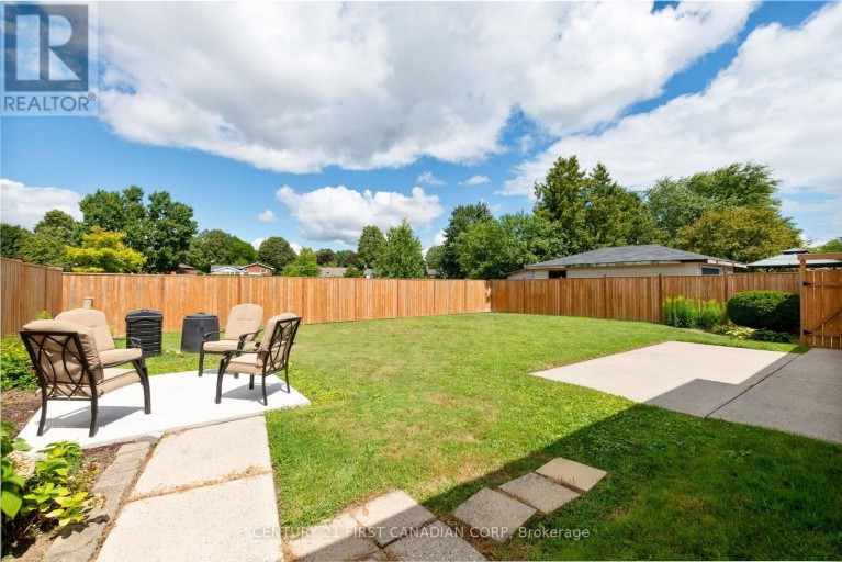 135 DOWNING CRESCENT, London South (South S), Ontario, N6C3C7