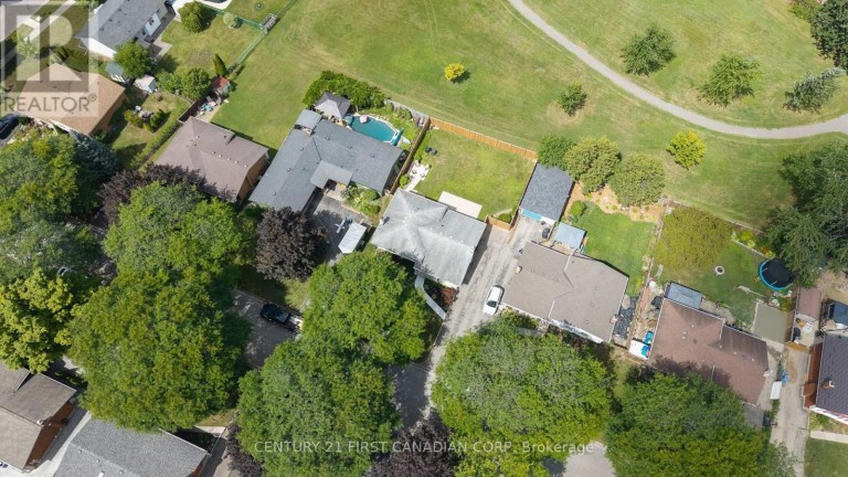 135 DOWNING CRESCENT, London South (South S), Ontario, N6C3C7