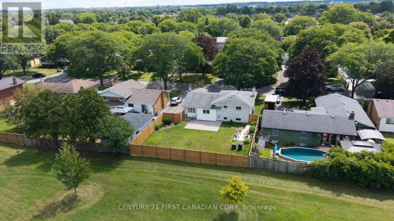 135 DOWNING CRESCENT, London South (South S), Ontario, N6C3C7