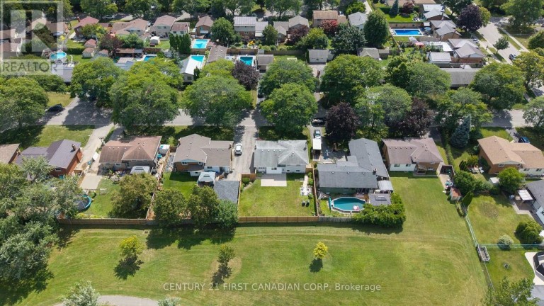 135 DOWNING CRESCENT, London South (South S), Ontario, N6C3C7