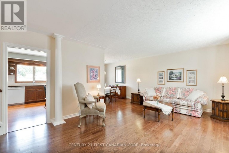 135 DOWNING CRESCENT, London South (South S), Ontario, N6C3C7