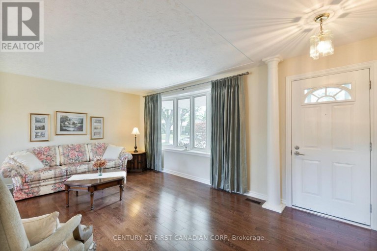 135 DOWNING CRESCENT, London South (South S), Ontario, N6C3C7