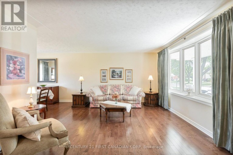 135 DOWNING CRESCENT, London South (South S), Ontario, N6C3C7