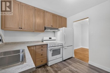 354 BASE LINE ROAD W London South (South D) Ontario photo 12