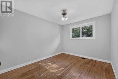 354 BASE LINE ROAD W London South (South D) Ontario photo 16