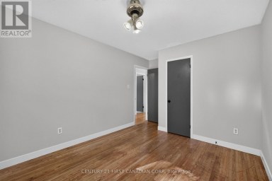 354 BASE LINE ROAD W London South (South D) Ontario photo 17