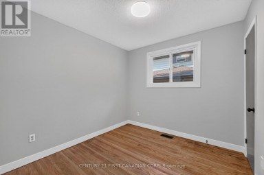 354 BASE LINE ROAD W London South (South D) Ontario photo 22
