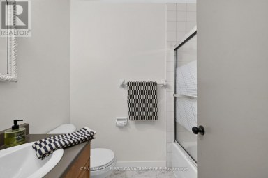 354 BASE LINE ROAD W London South (South D) Ontario photo 25