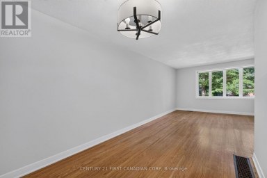354 BASE LINE ROAD W London South (South D) Ontario photo 7
