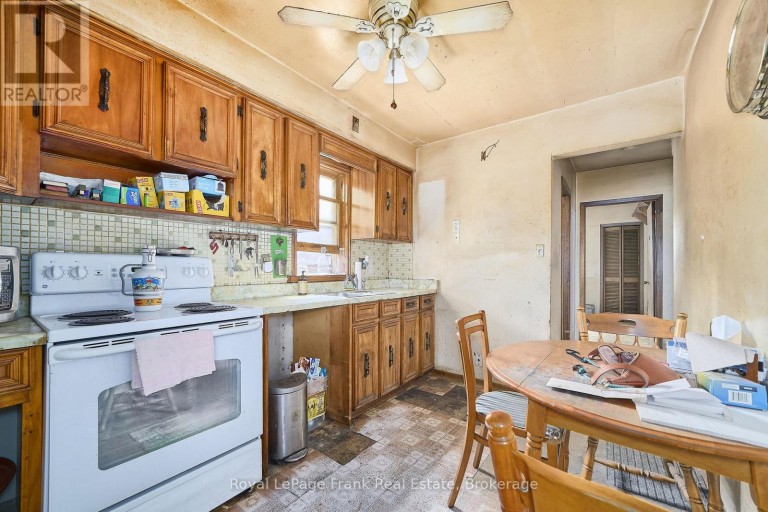 203 WILLIAM STREET, Toronto (Weston), Ontario, M9N2H2