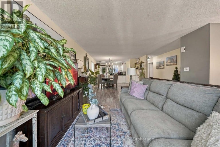 208 BYRON STREET, Quinte West (Trenton Ward), Ontario, K8V2Z1