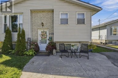 208 BYRON STREET Quinte West (Trenton Ward) Ontario photo 2