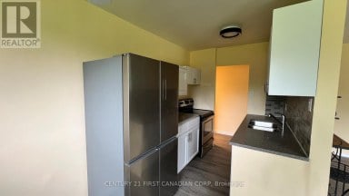 207 - 1830 DUMONT STREET London East (East H) Ontario photo 1