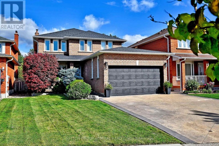 62 CASTLEHILL ROAD, Vaughan (Maple), Ontario, L6A1N8