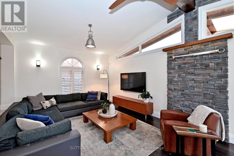 62 CASTLEHILL ROAD, Vaughan (Maple), Ontario, L6A1N8