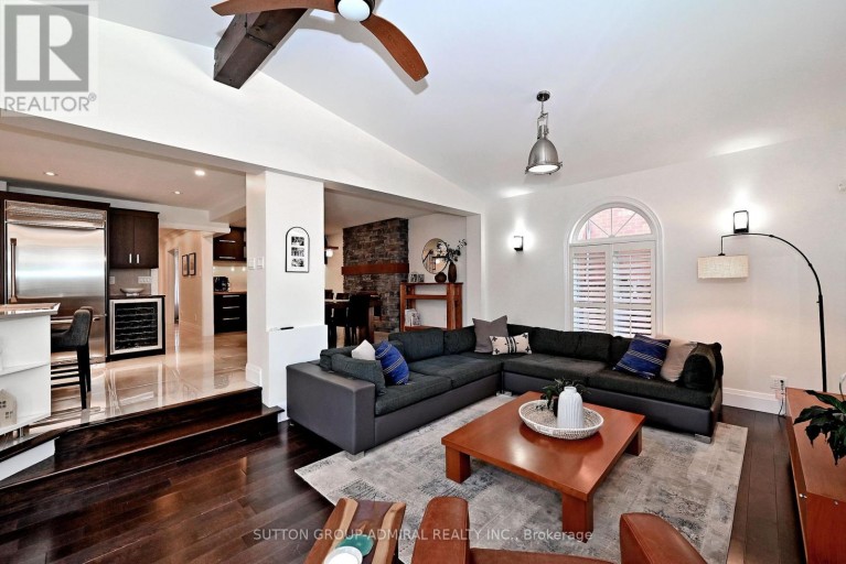 62 CASTLEHILL ROAD, Vaughan (Maple), Ontario, L6A1N8