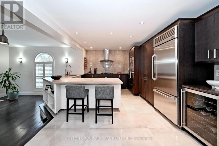 62 CASTLEHILL ROAD, Vaughan (Maple), Ontario, L6A1N8