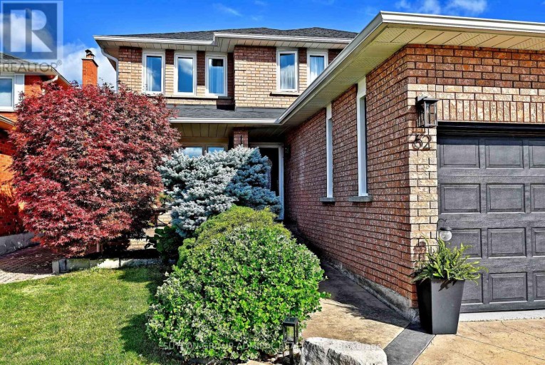 62 CASTLEHILL ROAD, Vaughan (Maple), Ontario, L6A1N8