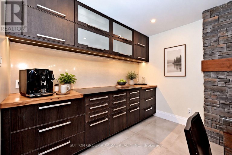 62 CASTLEHILL ROAD, Vaughan (Maple), Ontario, L6A1N8