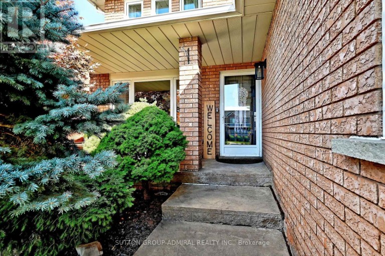 62 CASTLEHILL ROAD, Vaughan (Maple), Ontario, L6A1N8