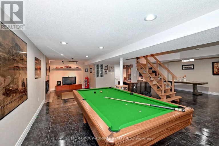 62 CASTLEHILL ROAD, Vaughan (Maple), Ontario, L6A1N8
