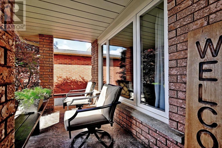 62 CASTLEHILL ROAD, Vaughan (Maple), Ontario, L6A1N8