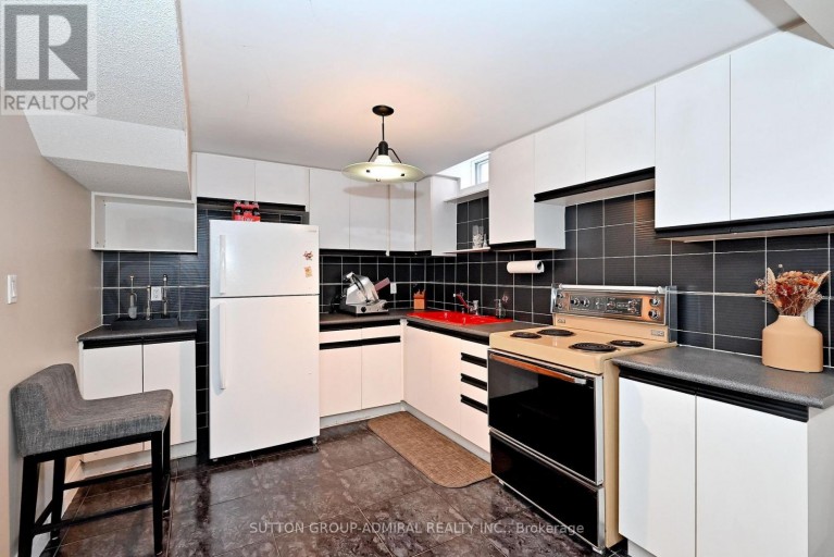62 CASTLEHILL ROAD, Vaughan (Maple), Ontario, L6A1N8