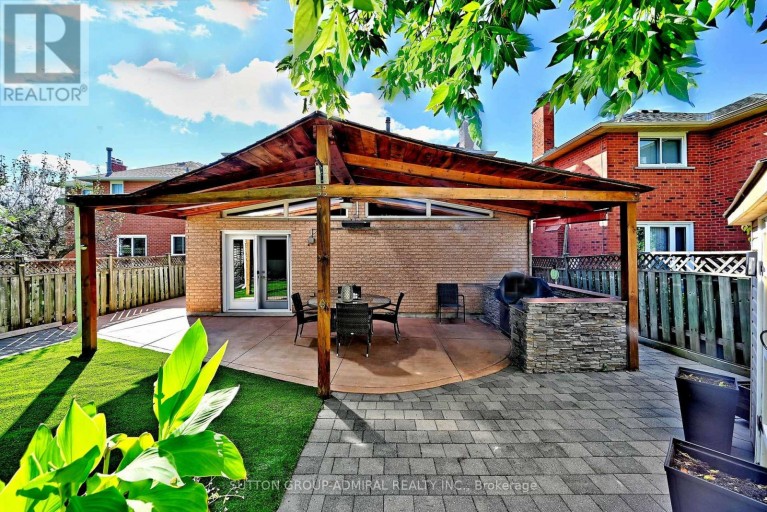 62 CASTLEHILL ROAD, Vaughan (Maple), Ontario, L6A1N8