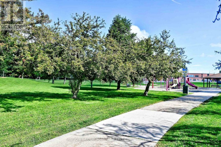 62 CASTLEHILL ROAD, Vaughan (Maple), Ontario, L6A1N8