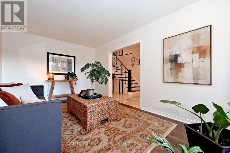 62 CASTLEHILL ROAD, Vaughan (Maple), Ontario, L6A1N8