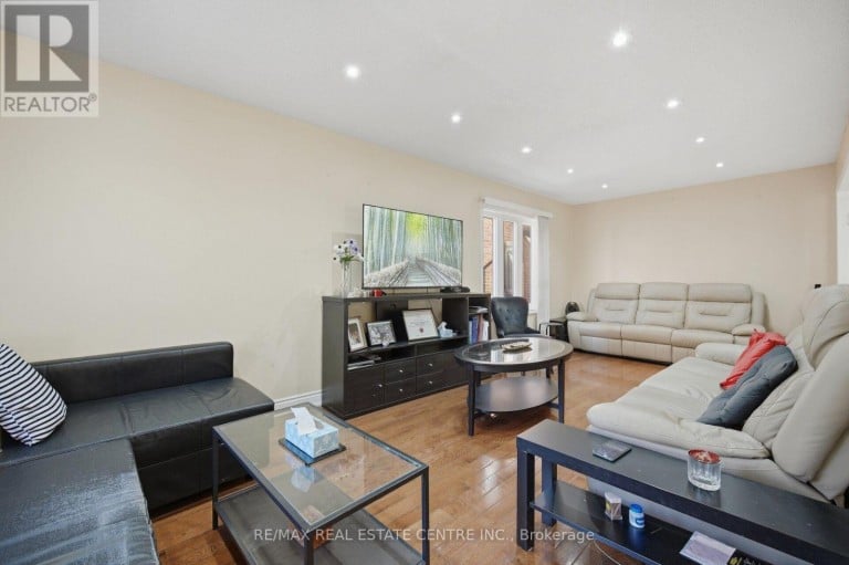 22 FAYWOOD DRIVE, Brampton (Fletcher's West), Ontario, L6Y4K3