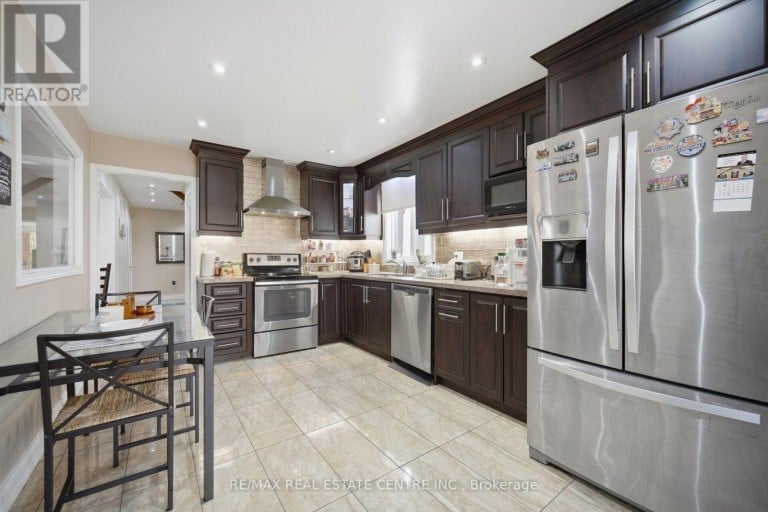 22 FAYWOOD DRIVE, Brampton (Fletcher's West), Ontario, L6Y4K3
