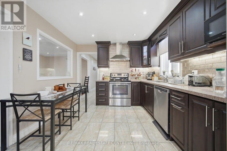 22 FAYWOOD DRIVE, Brampton (Fletcher's West), Ontario, L6Y4K3