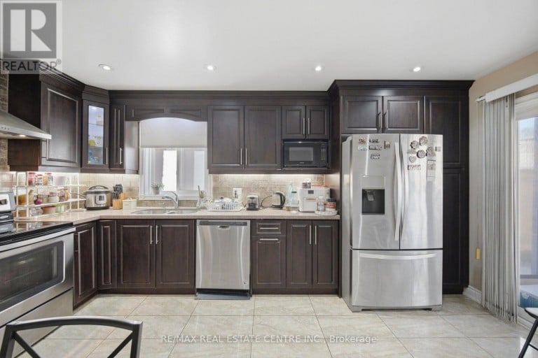 22 FAYWOOD DRIVE, Brampton (Fletcher's West), Ontario, L6Y4K3