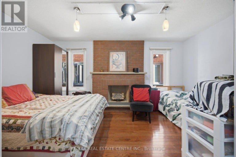 22 FAYWOOD DRIVE, Brampton (Fletcher's West), Ontario, L6Y4K3