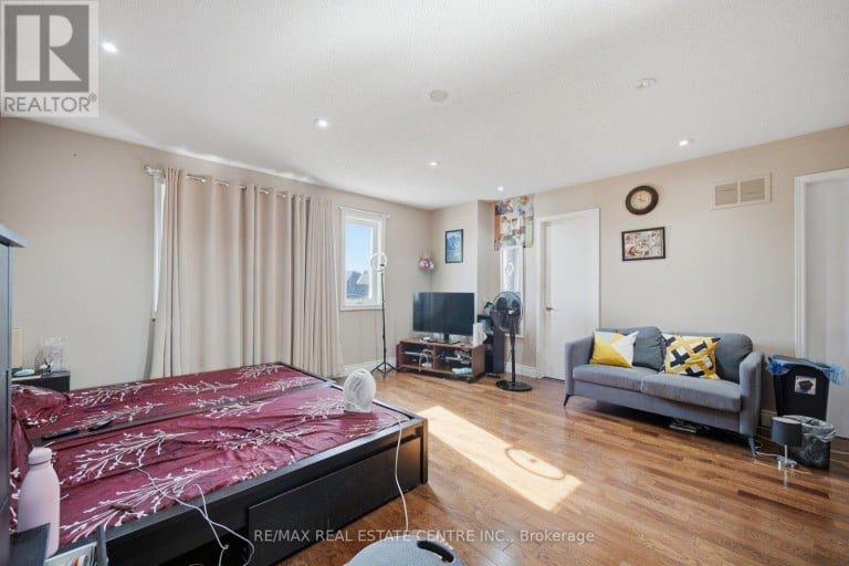 22 FAYWOOD DRIVE, Brampton (Fletcher's West), Ontario, L6Y4K3