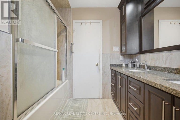 22 FAYWOOD DRIVE, Brampton (Fletcher's West), Ontario, L6Y4K3