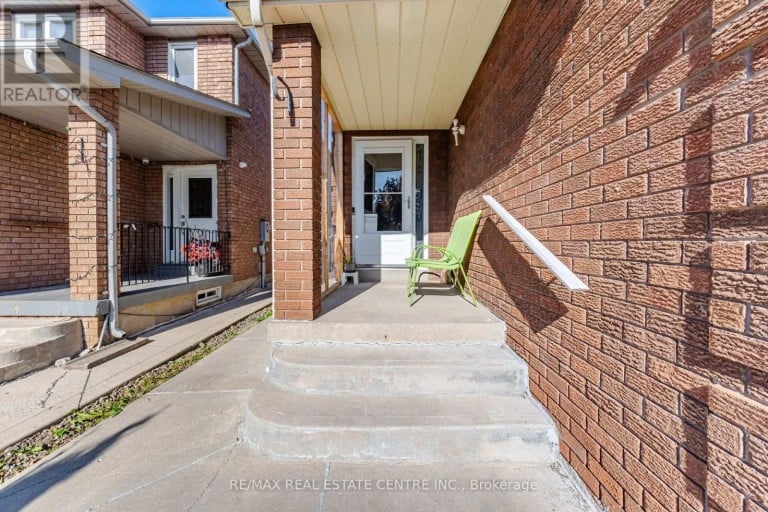 22 FAYWOOD DRIVE, Brampton (Fletcher's West), Ontario, L6Y4K3