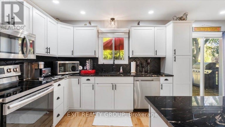 44 HILLCREST DRIVE, Quinte West (Murray Ward), Ontario, K8V0M6
