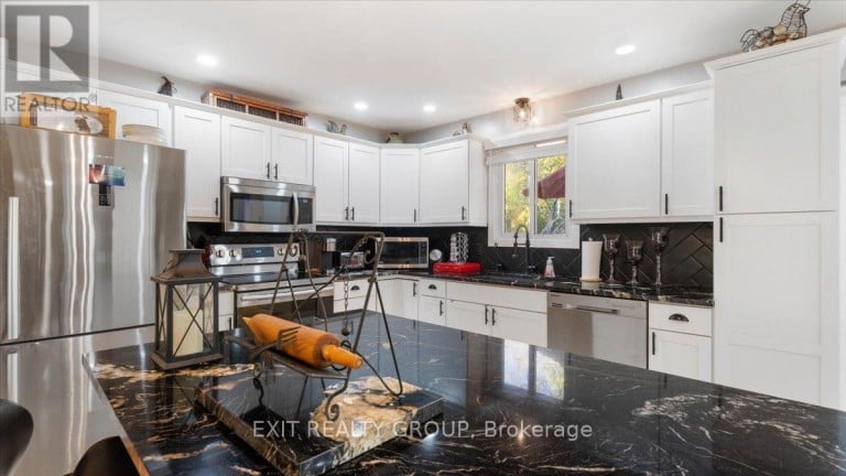 44 HILLCREST DRIVE, Quinte West (Murray Ward), Ontario, K8V0M6