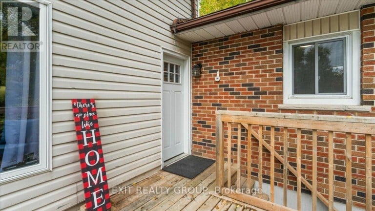 44 HILLCREST DRIVE, Quinte West (Murray Ward), Ontario, K8V0M6