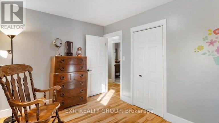 44 HILLCREST DRIVE, Quinte West (Murray Ward), Ontario, K8V0M6