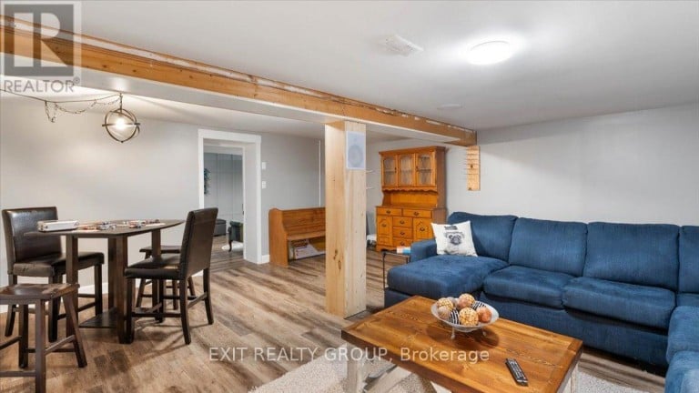 44 HILLCREST DRIVE, Quinte West (Murray Ward), Ontario, K8V0M6