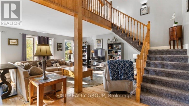 44 HILLCREST DRIVE, Quinte West (Murray Ward), Ontario, K8V0M6