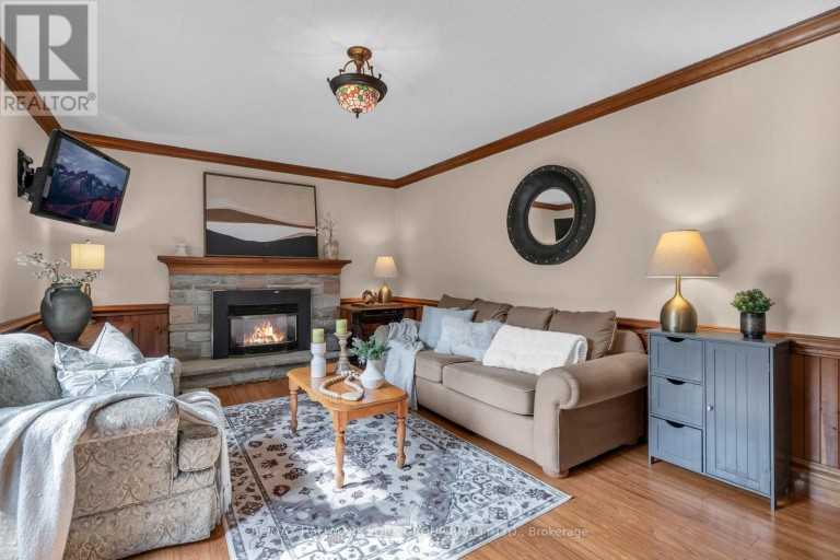606 HAINES ROAD, Newmarket (Bristol-London), Ontario, L3Y6V5