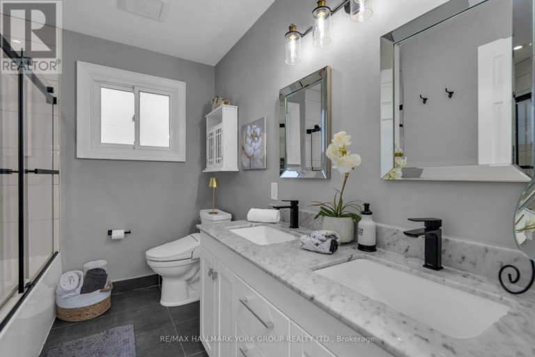 606 HAINES ROAD, Newmarket (Bristol-London), Ontario, L3Y6V5