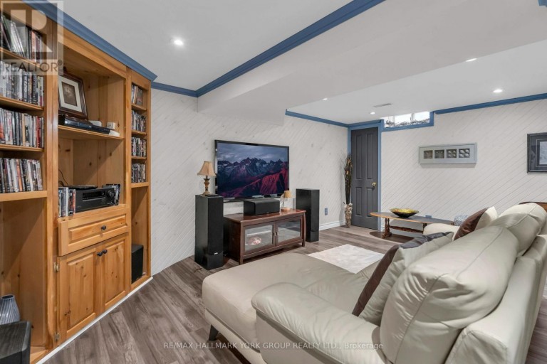 606 HAINES ROAD, Newmarket (Bristol-London), Ontario, L3Y6V5