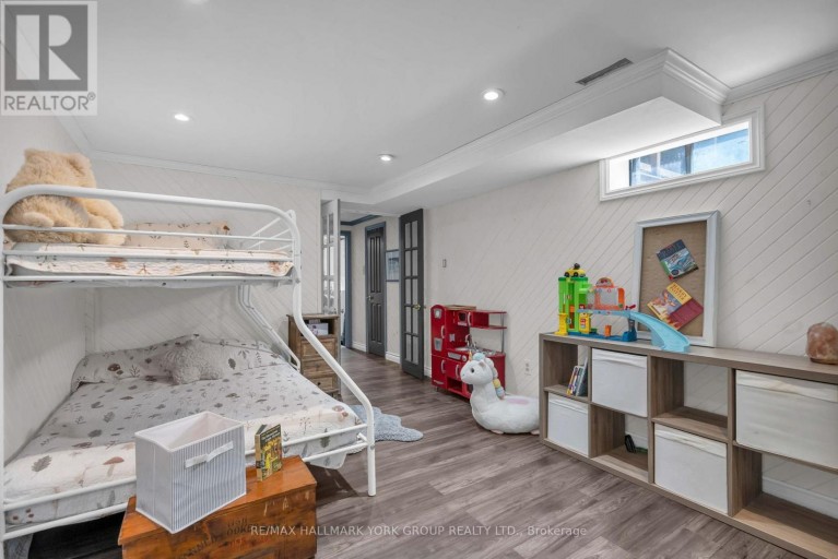 606 HAINES ROAD, Newmarket (Bristol-London), Ontario, L3Y6V5