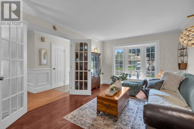 606 HAINES ROAD, Newmarket (Bristol-London), Ontario, L3Y6V5