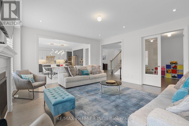 28 SAMUEL CRESCENT, Springwater (Centre Vespra), Ontario, L9X0S3
